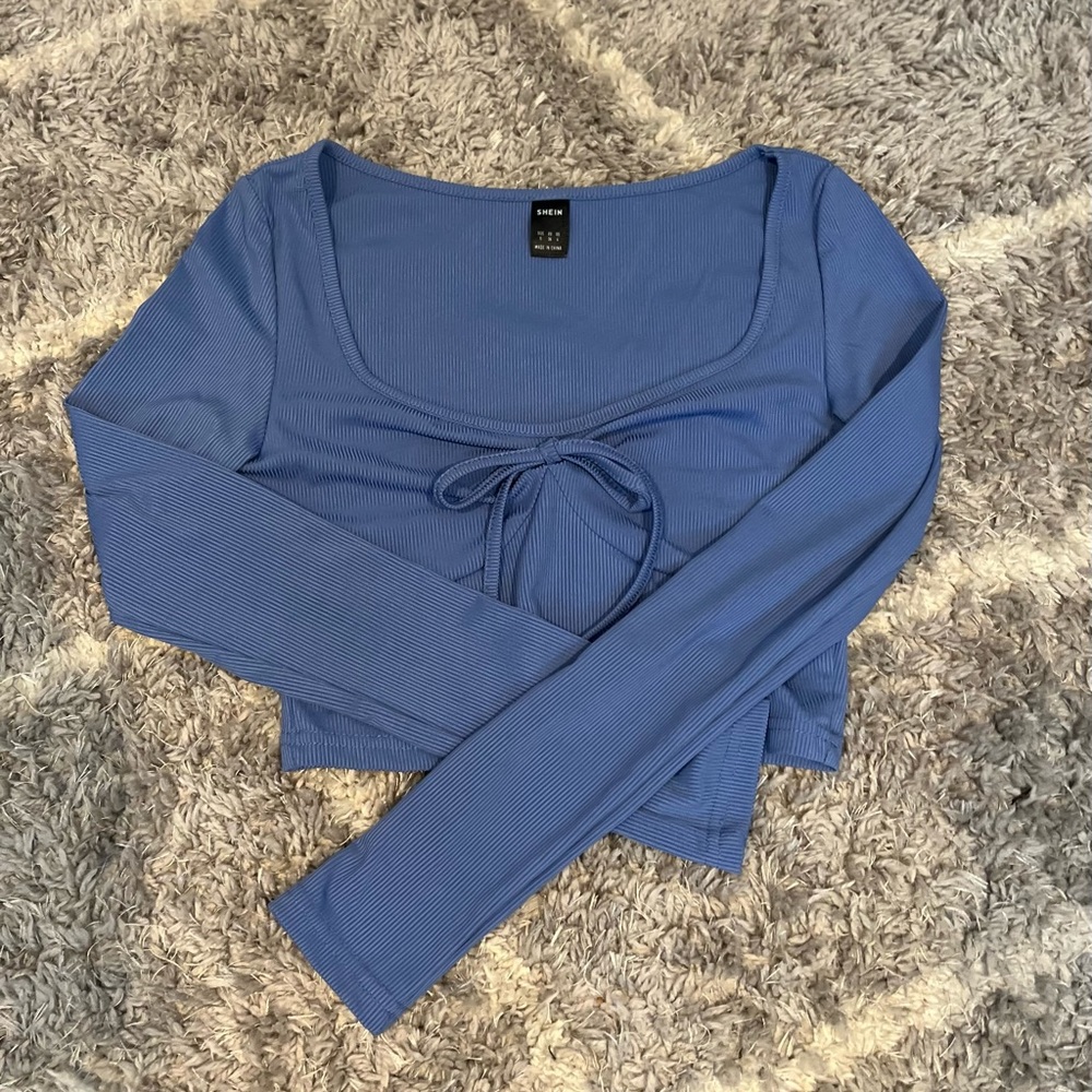 Women's Top- MINT CONDITION!! Lone sleeve crop length Size Small